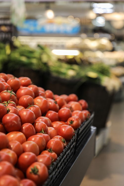 光影里的丰收 西红柿的超市之旅与农副产品收购摄影